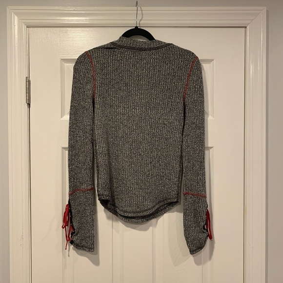 FREE PEOPLE GRAY MOUNTAINEER CUFF LONG SLEEVE TOP - Picture 4 of 5